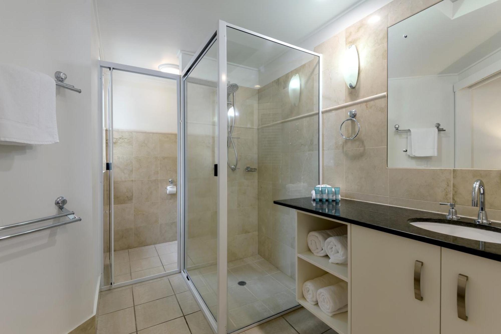 Mandalay Luxury Beachfront Apartments Port Douglas Buitenkant foto